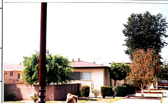 13835 Studebaker Rd in Norwalk, CA - Building Photo