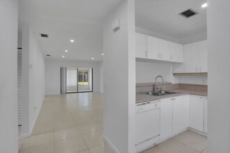 315 NW 36th Ave in Deerfield Beach, FL - Building Photo - Building Photo