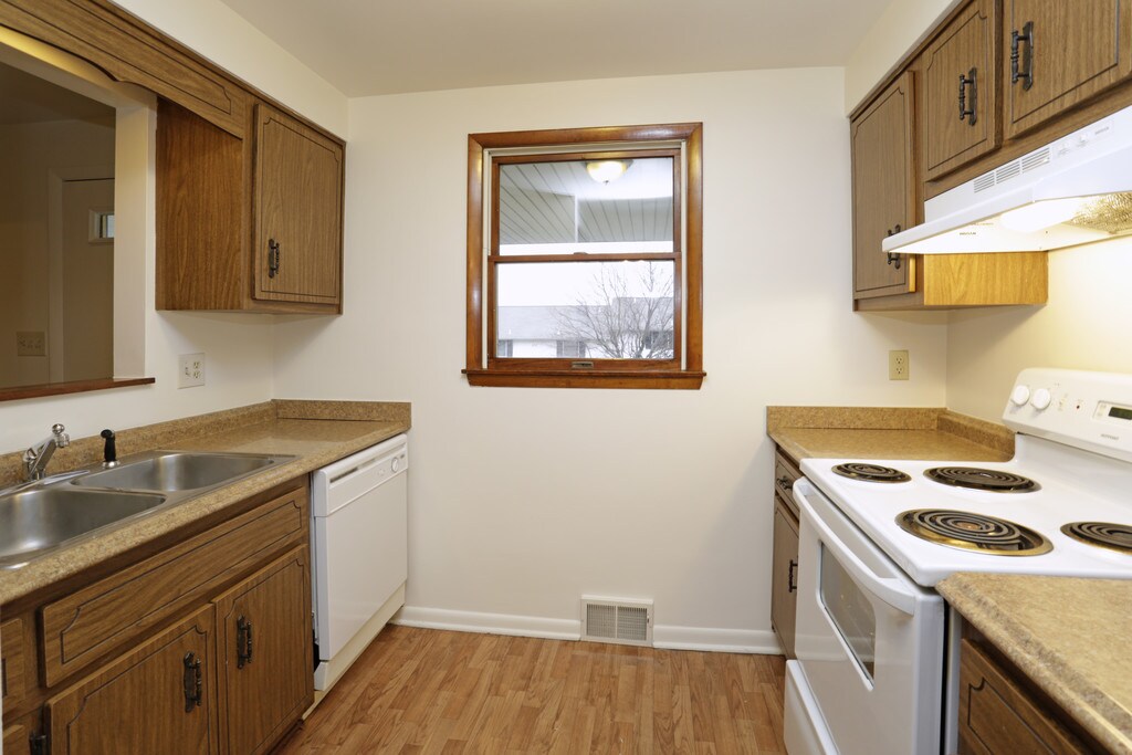 Trotwood Manor Apartments in New Stanton, PA