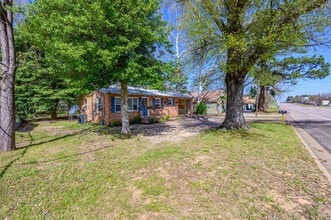 506 N Main St in Lindale, TX - Building Photo - Building Photo