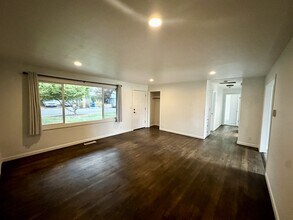 4346 Mahrt Ave SE in Salem, OR - Building Photo - Building Photo
