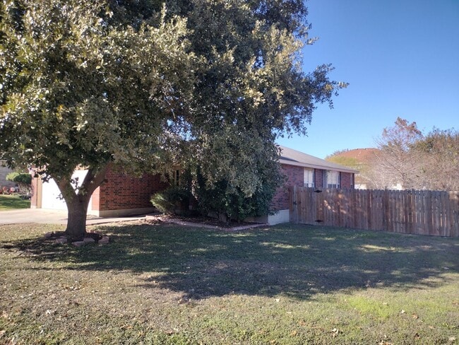 7323 Kingsland Dr in San Antonio, TX - Building Photo - Building Photo