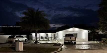 7324 SW 134th Ct in Miami, FL - Building Photo - Building Photo