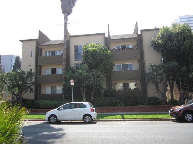 1155 S Barrington Ave in Los Angeles, CA - Building Photo - Building Photo