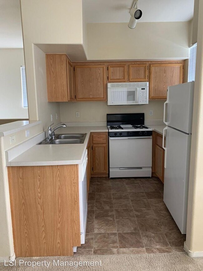 9050 W Warm Springs Rd-Unit -Unit 2148 in Las Vegas, NV - Building Photo - Building Photo