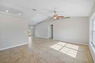 9345 SE 162nd Pl in Summerfield, FL - Building Photo - Building Photo