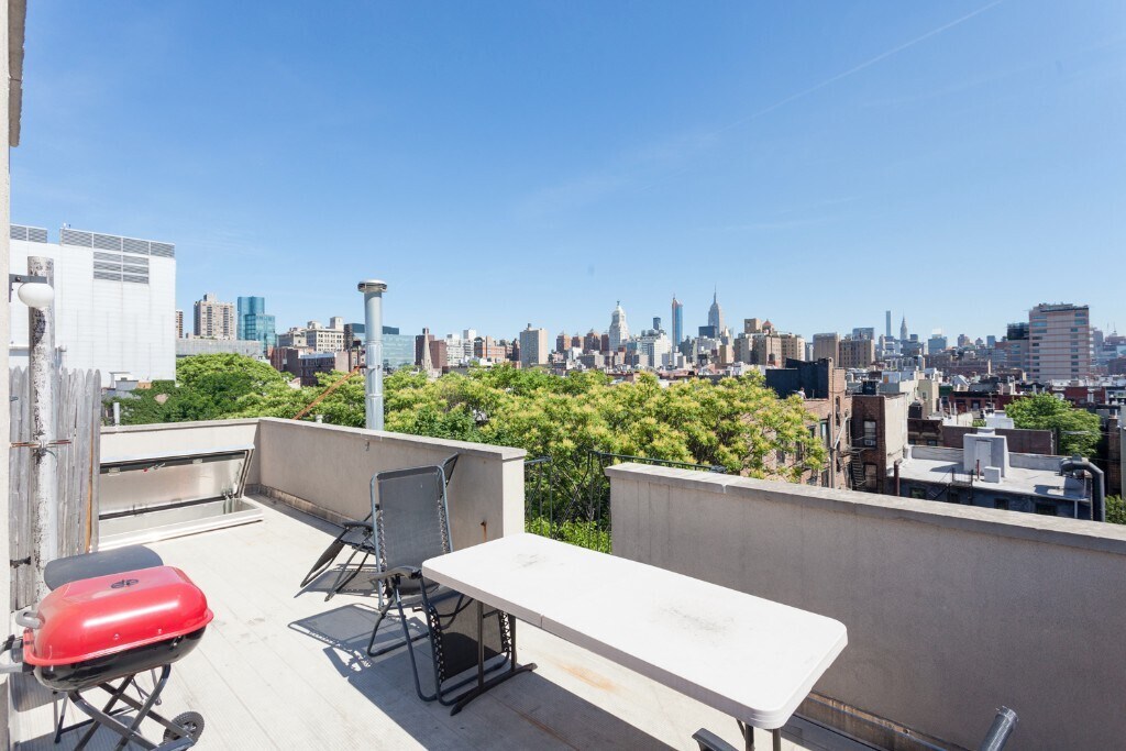 345 E 5th St in New York, NY - Building Photo
