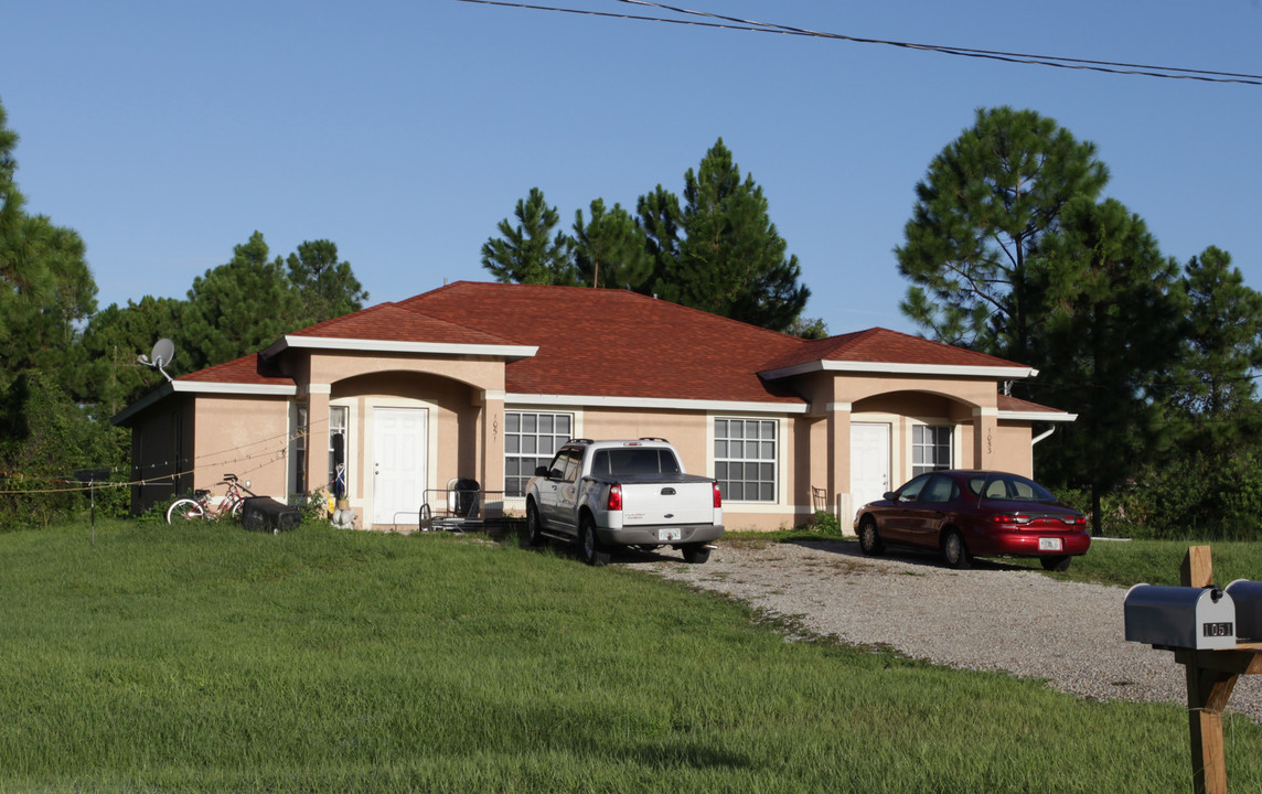 1051-1053 Abrams Blvd in Lehigh Acres, FL - Building Photo