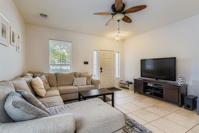2110 Keepsake Dr in Austin, TX - Foto de edificio - Building Photo