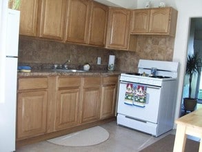 Evergreen Town House Apartments in New Britain, CT - Foto de edificio - Interior Photo