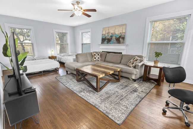 3321 Charleston St in Houston, TX - Building Photo - Building Photo