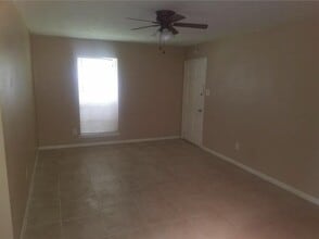 9332 Tooley Dr in Houston, TX - Building Photo - Building Photo