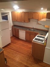 11 Monroe Ave, Unit 2 in Bristol, RI - Building Photo - Building Photo