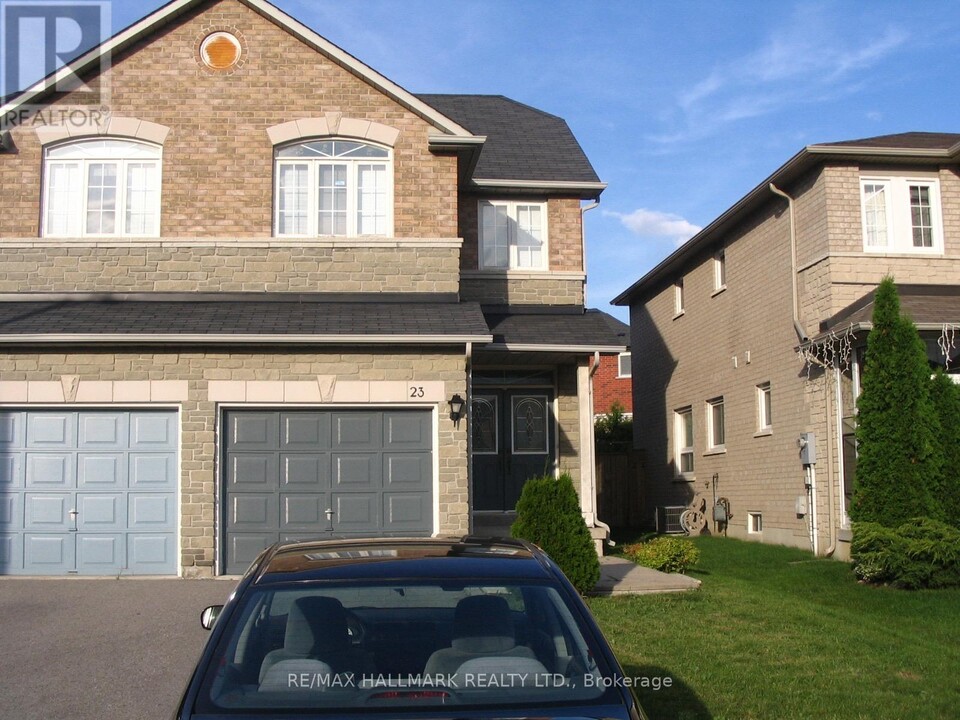 23 Indigo St in Richmond Hill, ON - Building Photo