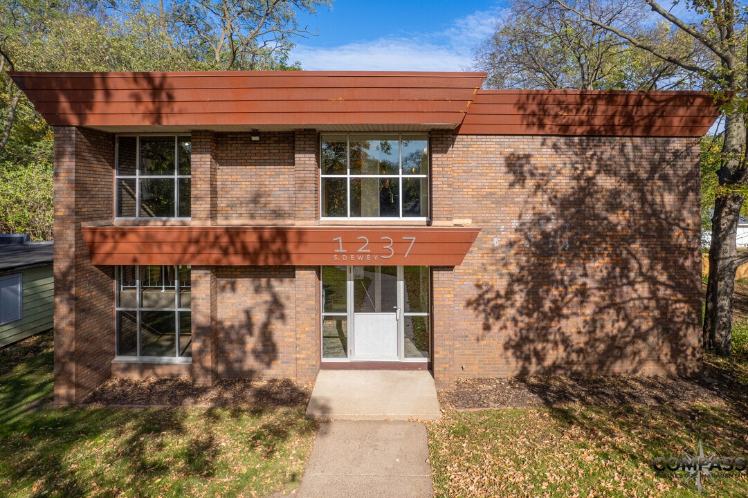 1237 S Dewey St in Eau Claire, WI - Building Photo