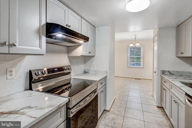 11337 Cromwell Ct in Lake Ridge, VA - Building Photo - Building Photo