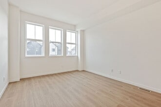 61 S Pt Mnr SW in Airdrie, AB - Building Photo - Building Photo