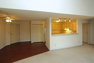 The Overlook Apartments in Milwaukee, WI - Building Photo - Interior Photo