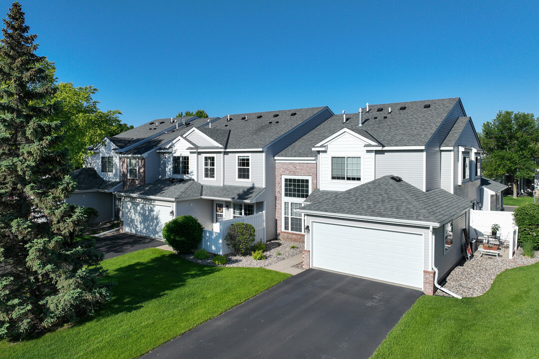 Pioneer Pointe Townhomes in Chaska, MN - Building Photo