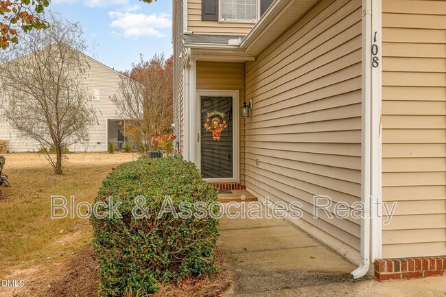 108 Buchanan Ln in Clayton, NC - Building Photo - Building Photo