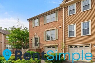 6820 Wild Rose Ct in West Springfield, VA - Building Photo - Building Photo