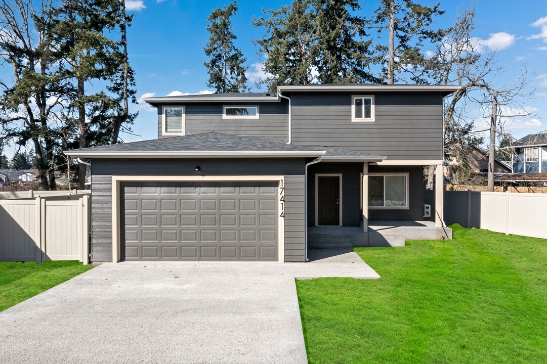 17414 29th Ave E in Tacoma, WA - Foto de edificio