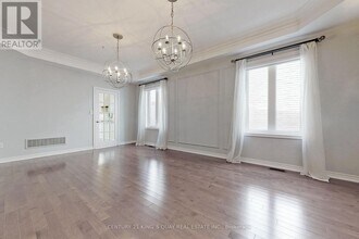 543 Bridgeview Rd in Oakville, ON - Building Photo - Building Photo