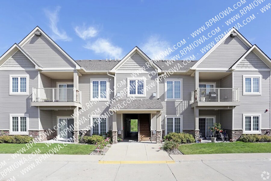 14105 Airline Ave, Unit 5 in Urbandale, IA - Foto de edificio
