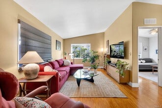 171 Comanche in Topanga, CA - Building Photo - Building Photo