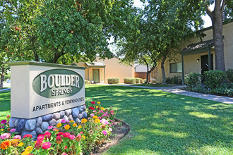 Boulder Springs Apartments in Fresno, CA - Foto de edificio - Building Photo