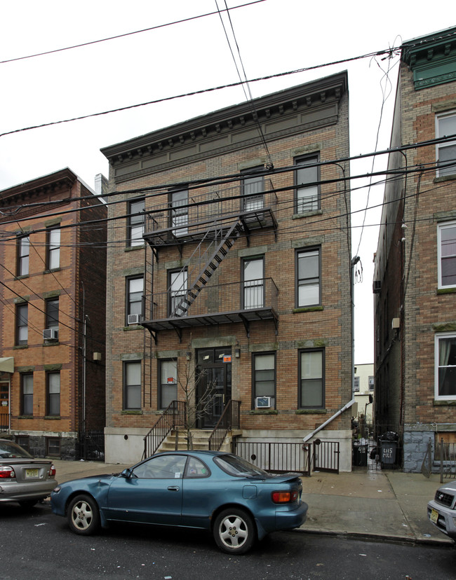 411 58th St in West New York, NJ - Building Photo - Building Photo