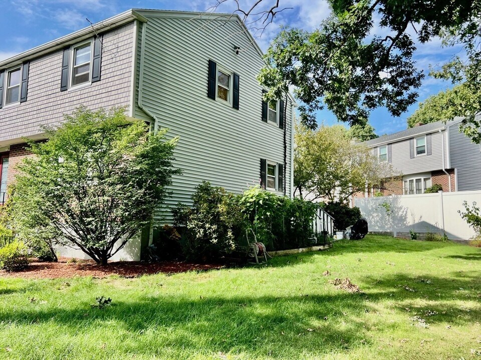 7-9 Stephanie Cir in Woburn, MA - Building Photo