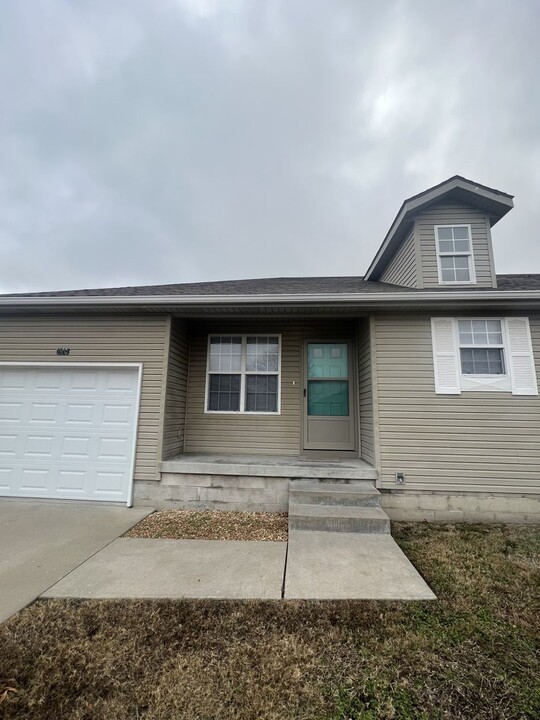 2909 Santa Fe Dr-Unit -2911 N Santa Fe in Joplin, MO - Building Photo