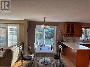 805 Birchmount Dr in Waterloo, ON - Building Photo - Building Photo