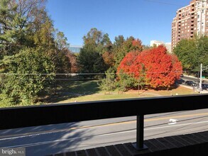 11423 Commonwealth Dr in North Bethesda, MD - Building Photo - Building Photo