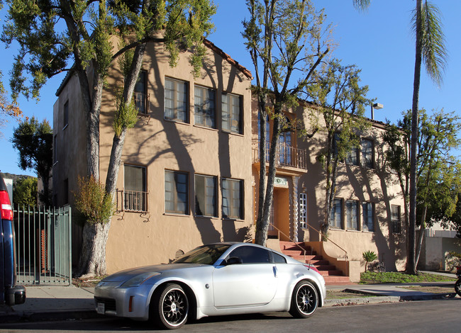 2233 Merton Ave in Los Angeles, CA - Foto de edificio - Building Photo