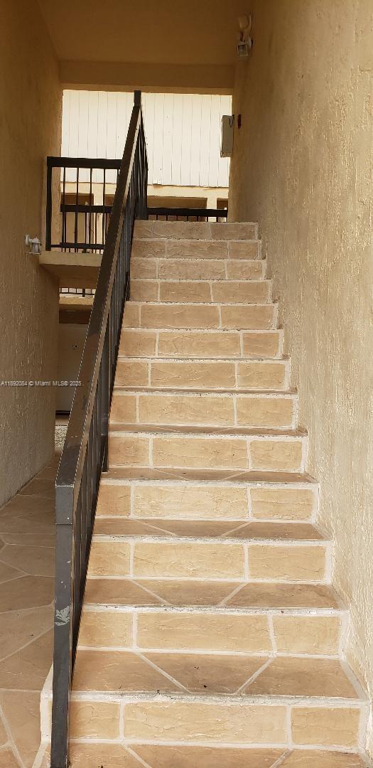 690 W Park Dr in Miami, FL - Building Photo - Building Photo