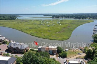 108 Commerce St in Smithfield, VA - Building Photo