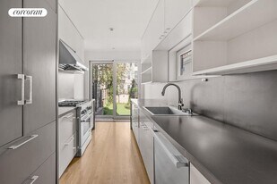419 17th St in Brooklyn, NY - Building Photo
