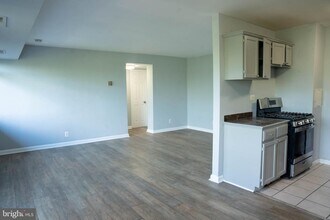 5801 Quantrell Ave in Alexandria, VA - Foto de edificio - Building Photo