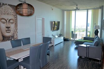 300 S Australian Ave in West Palm Beach, FL - Foto de edificio - Building Photo