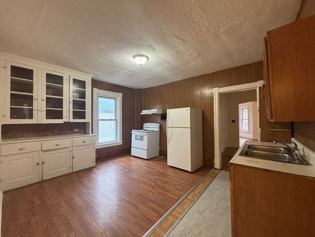 1303 Bleecker St in Utica, NY - Building Photo - Building Photo