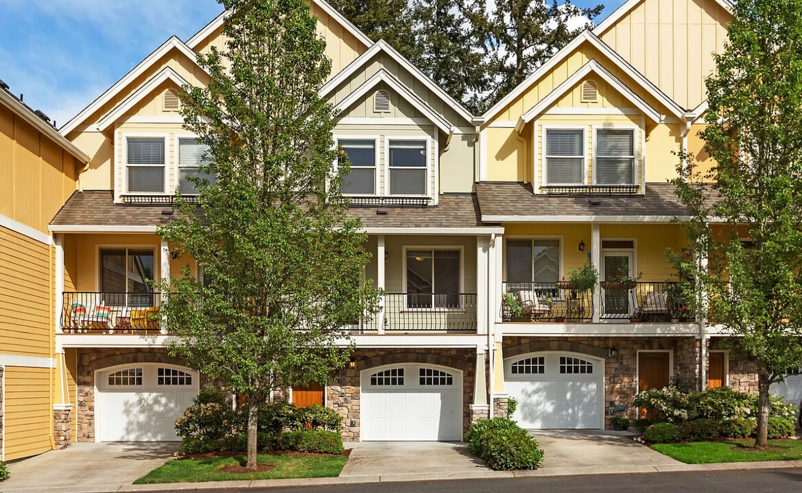 1928 NE 49th Way in Hillsboro, OR - Foto de edificio
