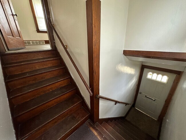 336 W Wesley St-Unit -338 in Jackson, MI - Building Photo - Building Photo