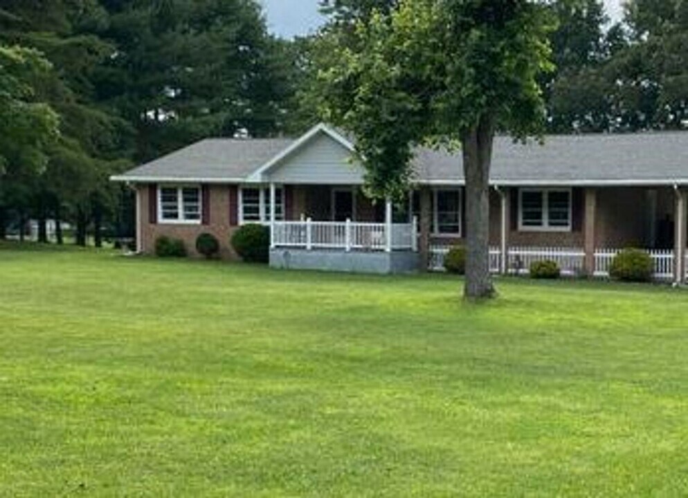 314 Earl Jones Rd in Fairfield Glade, TN - Building Photo