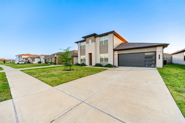 6846 Dell Vista Drive in Rosenberg, TX - Building Photo - Building Photo