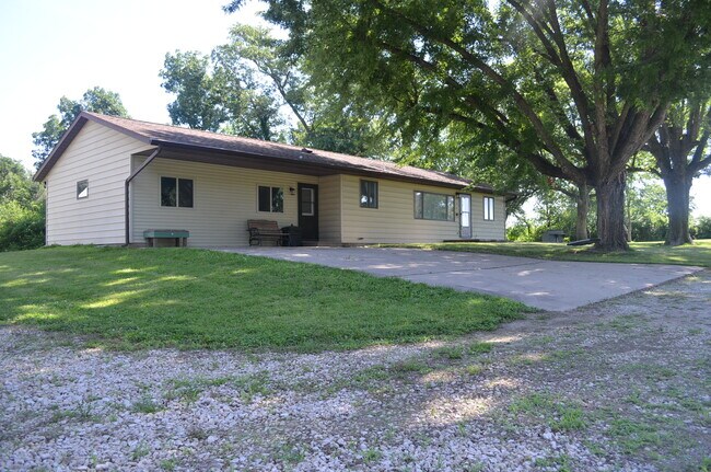 1525 Indian Ave in Tipton, IA - Building Photo - Building Photo
