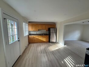 75 Saltonstall Pkwy in East Haven, CT - Building Photo - Building Photo