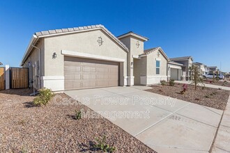 2124 W Sombra Ave in Apache Junction, AZ - Foto de edificio - Building Photo