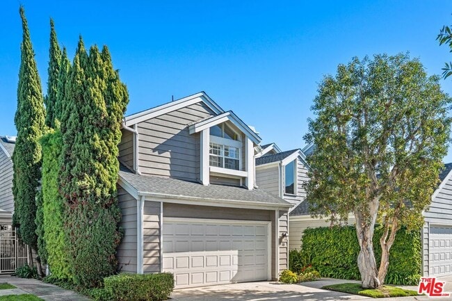 13082 Mindanao Way in Marina Del Rey, CA - Building Photo - Building Photo